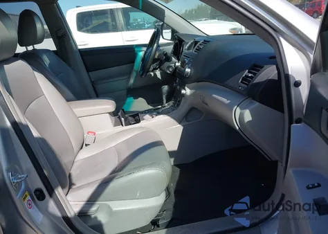 2011 Toyota Highlander Se V6 from USA, damaged, VIN 5TDZK3EH1BS030920